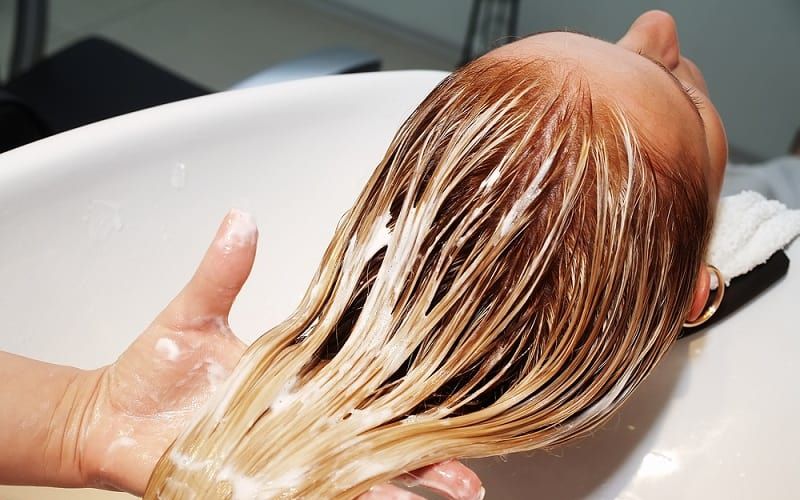 do bleach dry hair vs wet hair